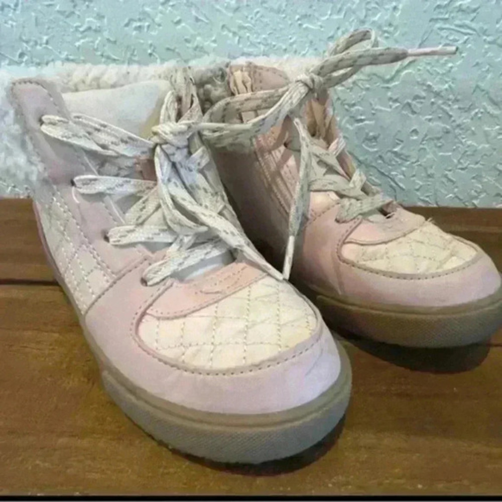 OshKosh B’gosh pink faux fur boots girls 13